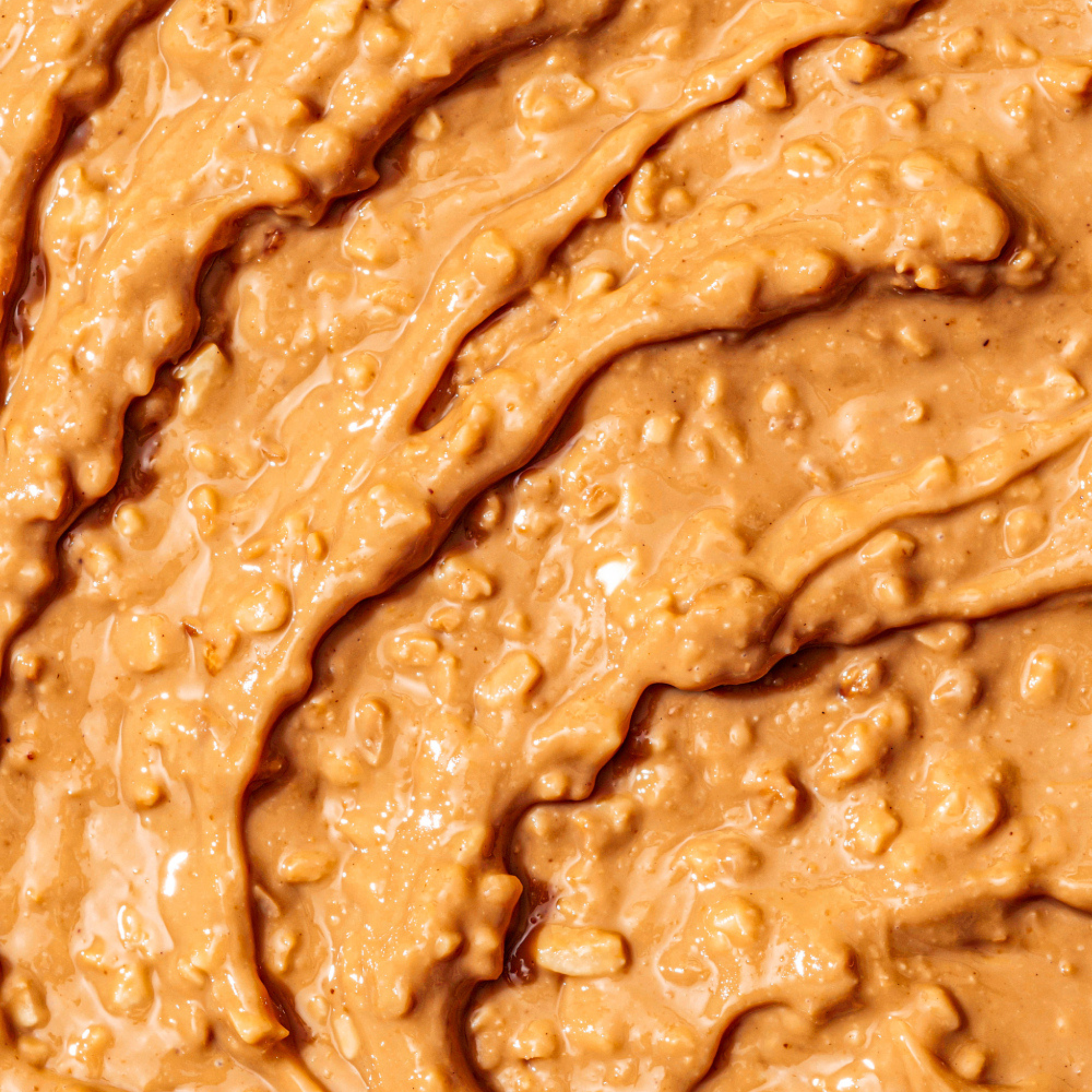 Zemesriekstu krēms ar riekstu gabaliņiem un jūras sāli