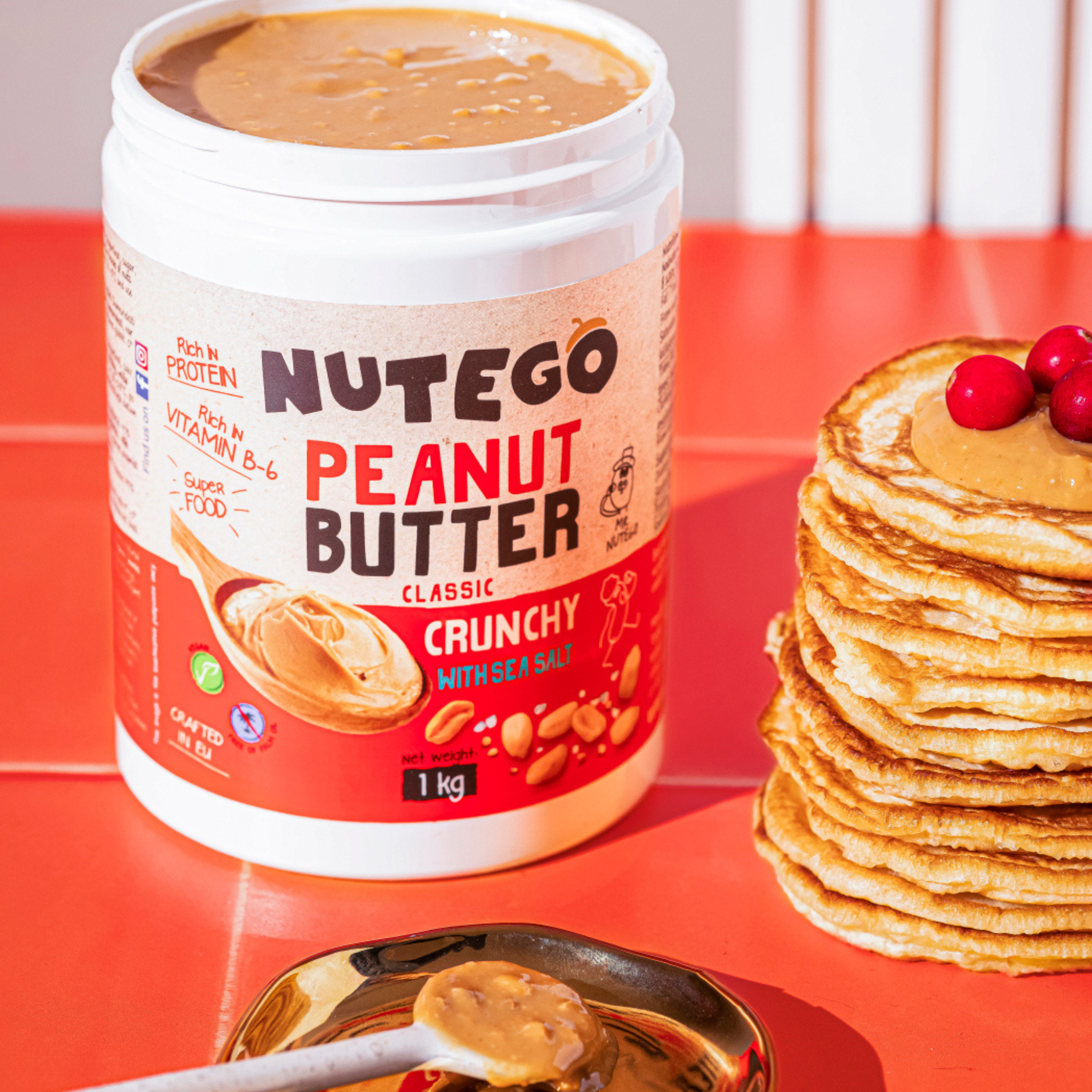 Zemesriekstu krēms ar riekstu gabaliņiem un jūras sāli